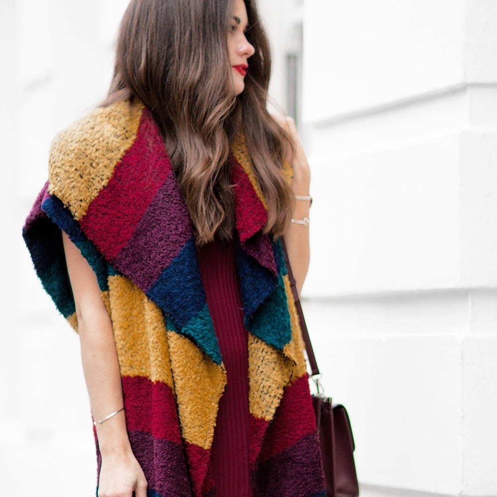 Alice + Olivia Muriel Striped Oversized Shawl in Multicolored M/L - Picture 4 of 14